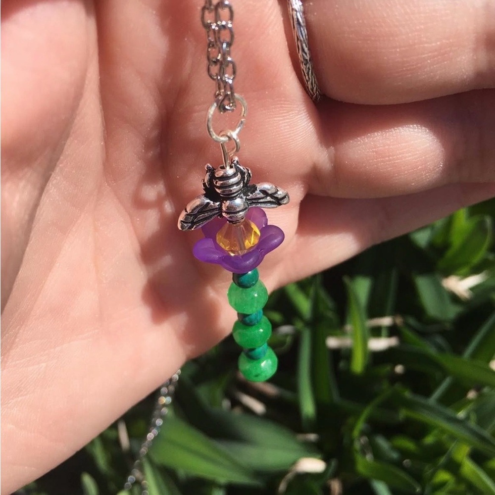 Spring bee necklace